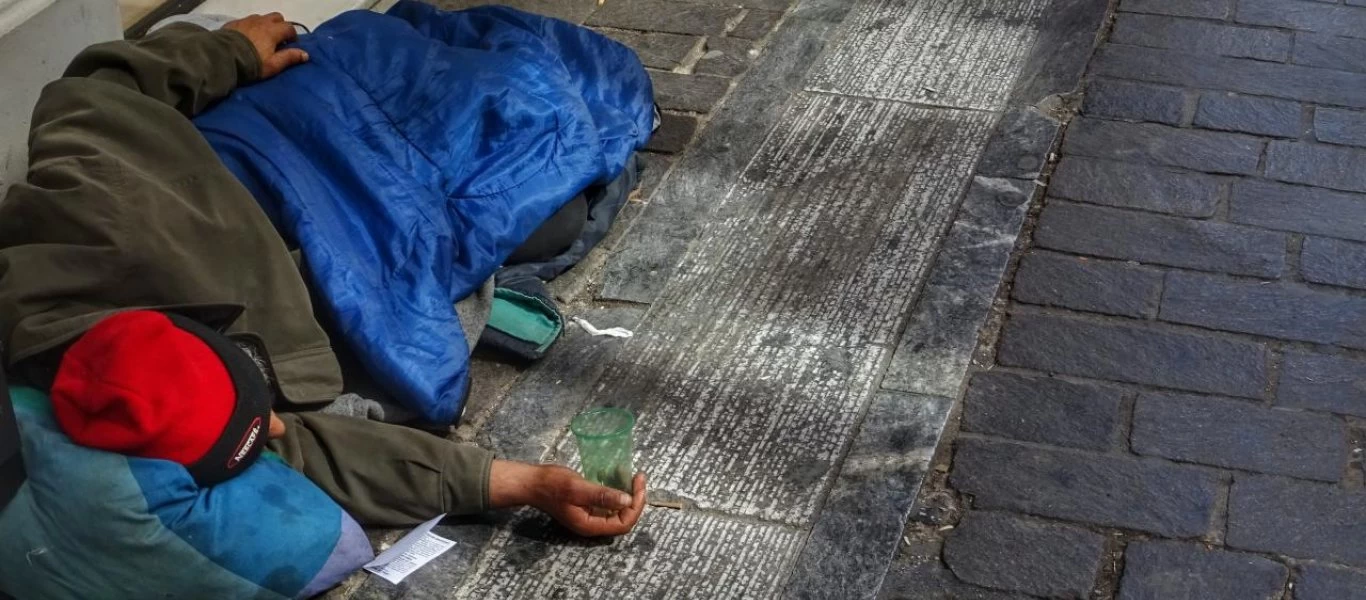 Βραζιλία: Άγνωστος έβαλε φωτιά σε άστεγο ενώ κοιμόταν - Σoκαριστικό βίντεο (βίντεο)